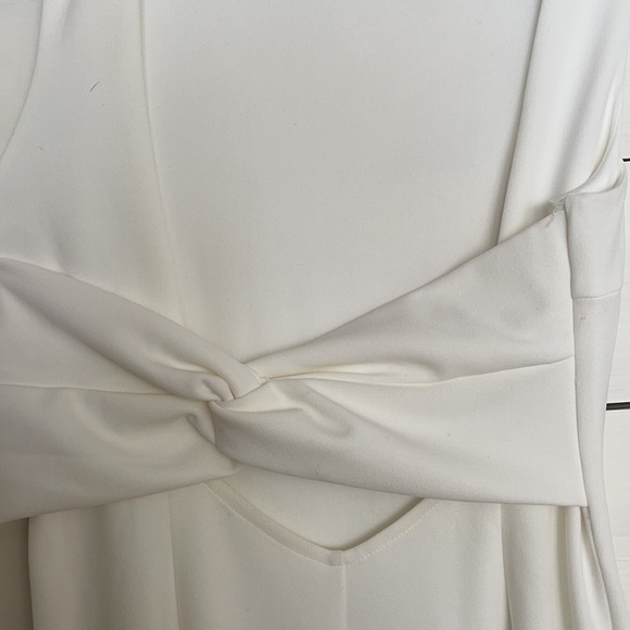 White women’s bridal dress with open back - Picture 4 of 6